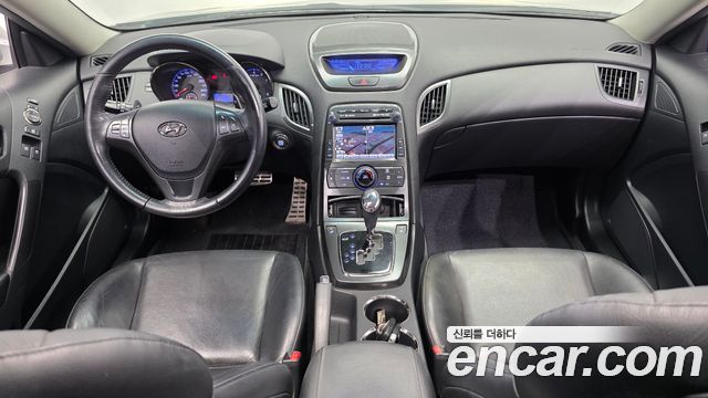Hyundai Genesis 2011 — photo 10