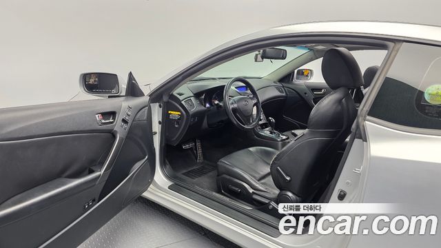 Hyundai Genesis 2011 — photo 13