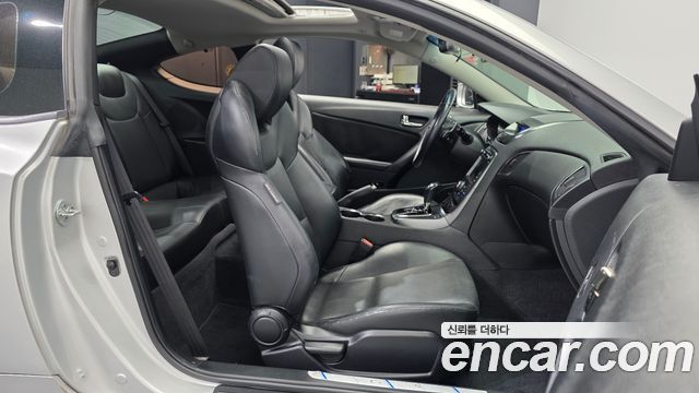 Hyundai Genesis 2011 — photo 17