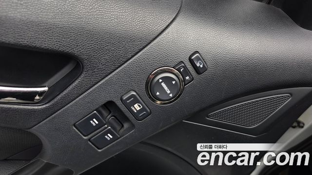 Hyundai Genesis 2011 — photo 24