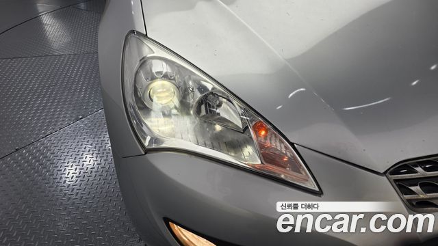 Hyundai Genesis 2011 — photo 8