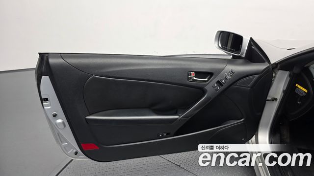 Hyundai Genesis 2011 — photo 14