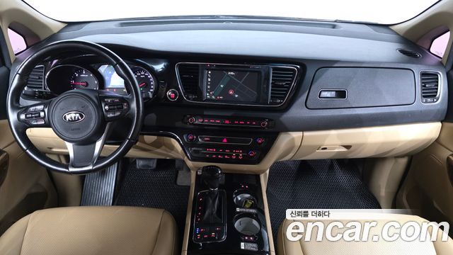 Kia Canival 2016 — photo 10