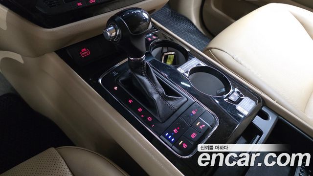 Kia Canival 2016 — photo 12