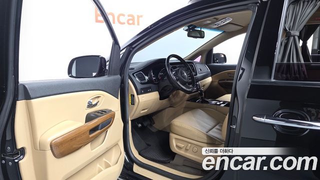 Kia Canival 2016 — photo 13