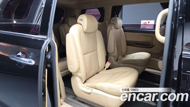 Kia Canival 2016 — photo 18