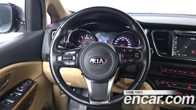 Kia Canival 2016 — photo 19