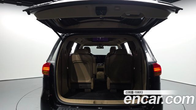Kia Canival 2016 — photo 26