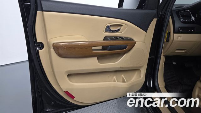 Kia Canival 2016 — photo 14