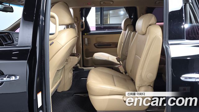 Kia Canival 2016 — photo 16
