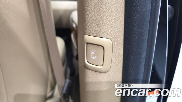 Kia Canival 2016 — photo 31