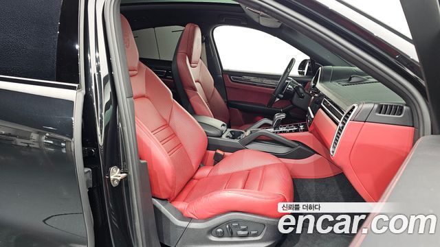 Porsche Cayenne 2023 — photo 11
