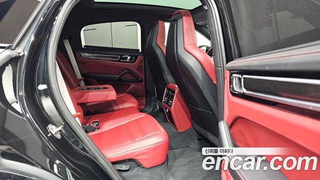 Porsche Cayenne 2023 — photo 12