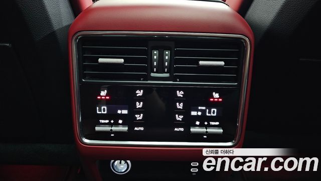 Porsche Cayenne 2023 — photo 19