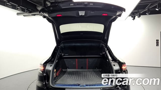 Porsche Cayenne 2023 — photo 20