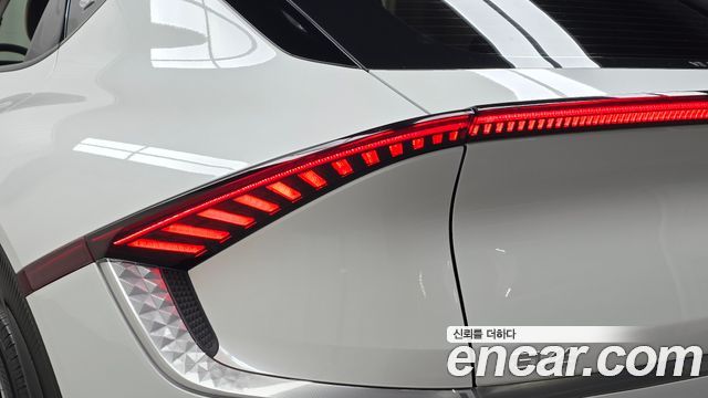 Kia EV6 2023 — photo 9