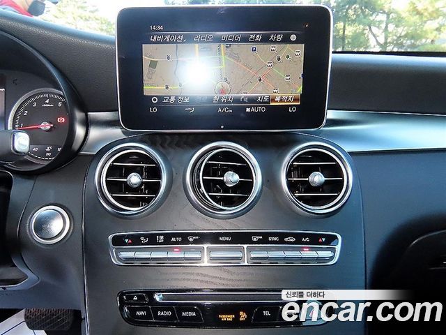Mercedes-Benz GLC-Class 2019 — photo 14