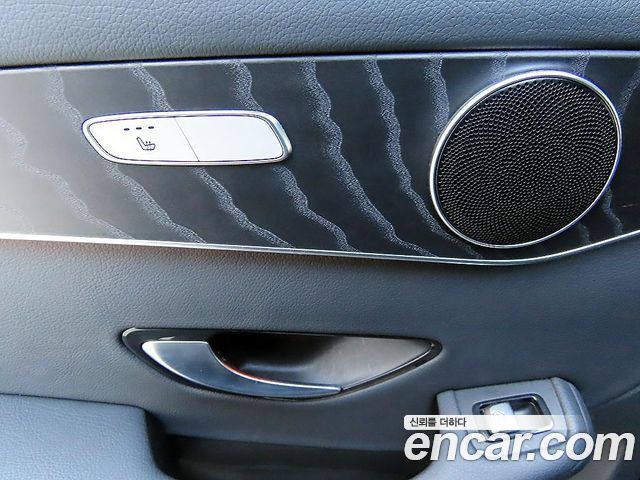 Mercedes-Benz GLC-Class 2019 — photo 17