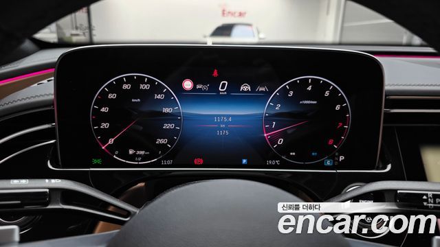 Mercedes-Benz E-Class 2026 — photo 11