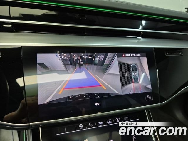 Audi A8 2021 — photo 9