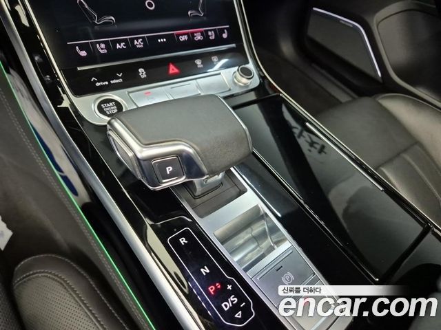 Audi A8 2021 — photo 12