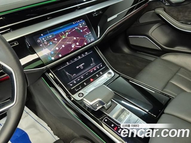 Audi A8 2021 — photo 16