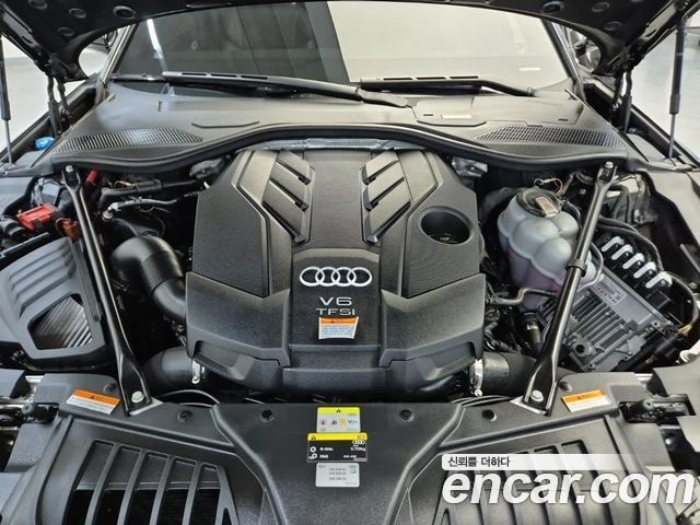Audi A8 2021 — photo 18