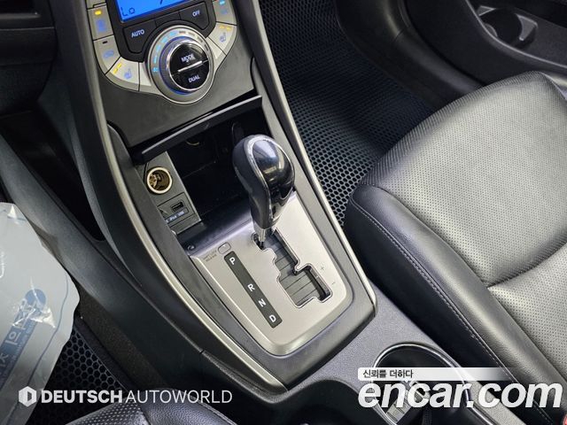 Hyundai AVANTE 2014 — photo 9