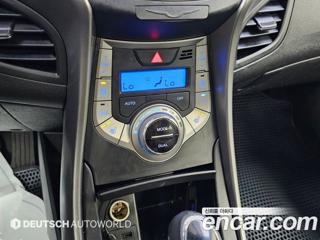 Hyundai AVANTE 2014 — photo 17