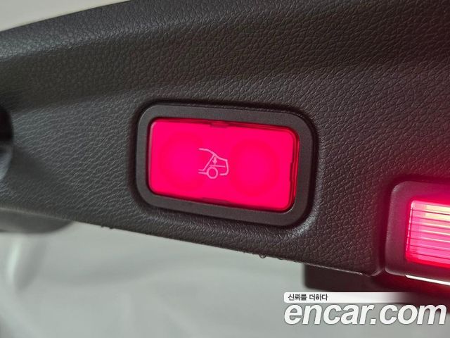 Mercedes-Benz E-Class 2018 — photo 14