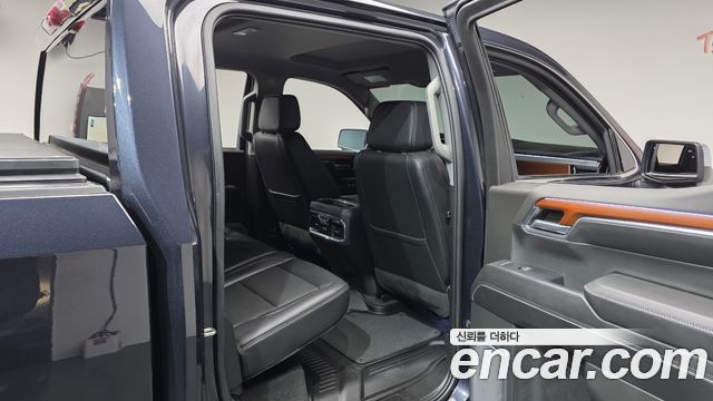 GMC Sierra 2023 — photo 18