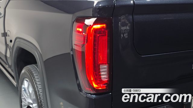 GMC Sierra 2023 — photo 9