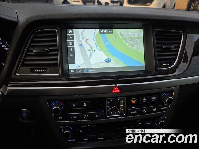 Genesis G80 2018 — photo 8