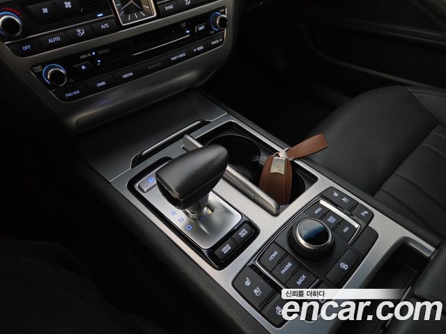 Genesis G80 2018 — photo 12