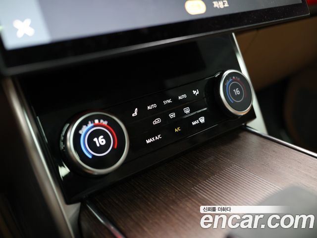 Land Rover Range Rover 2023 — photo 17