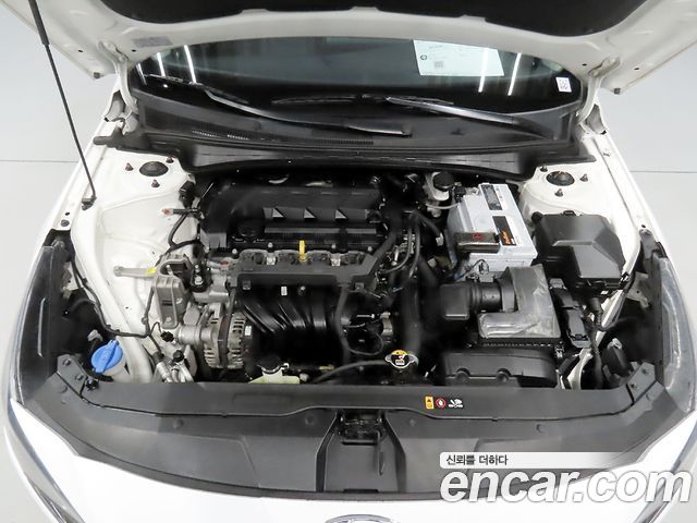 Hyundai AVANTE 2021 — photo 19
