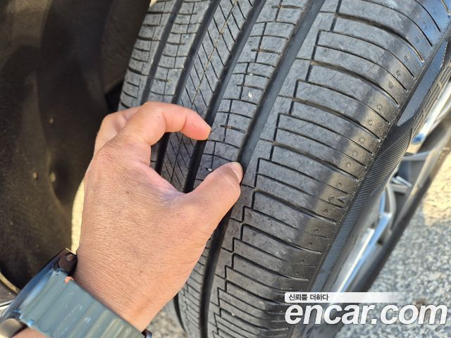 Genesis GV70 2023 — photo 7