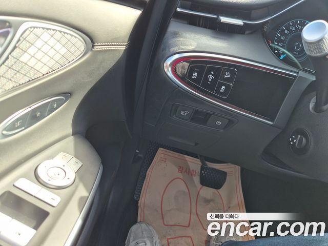 Genesis GV70 2023 — photo 15