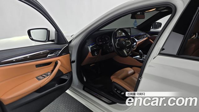 BMW 5-Series 2021 — photo 13