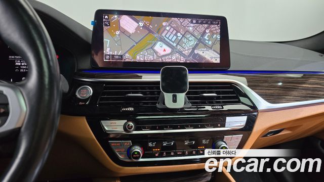 BMW 5-Series 2021 — photo 18