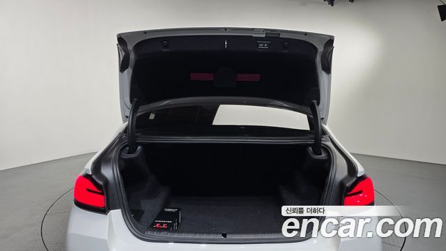 BMW 5-Series 2021 — photo 26