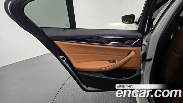 BMW 5-Series 2021 — photo 15