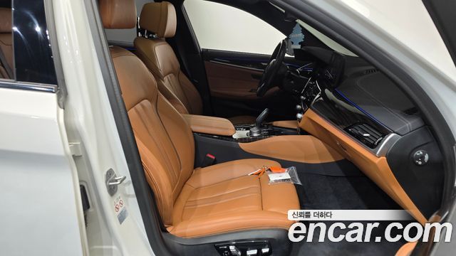 BMW 5-Series 2021 — photo 16