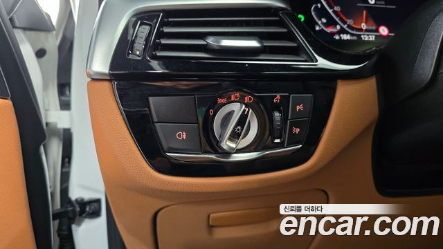 BMW 5-Series 2021 — photo 27