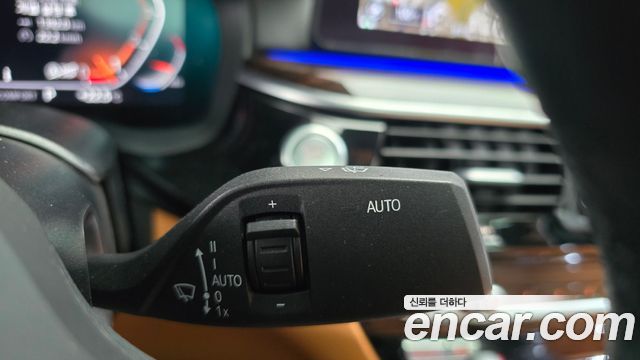 BMW 5-Series 2021 — photo 28