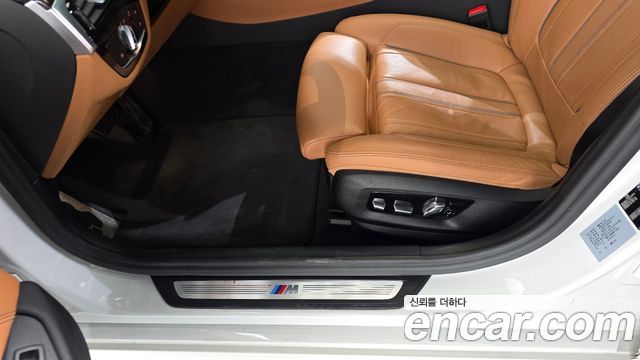 BMW 5-Series 2021 — photo 33
