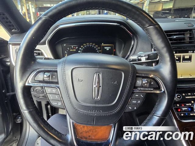 Lincoln Continental 2017 — photo 3