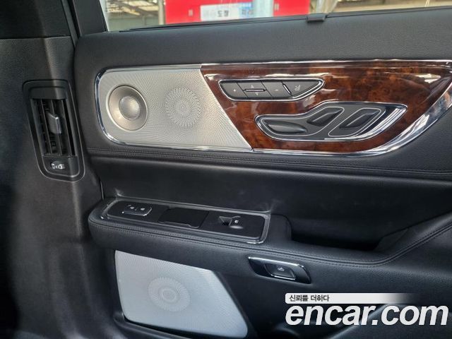 Lincoln Continental 2017 — photo 6