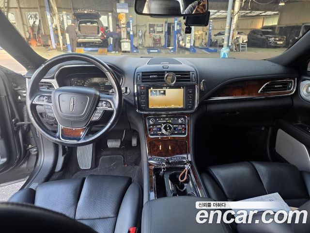 Lincoln Continental 2017 — photo 7