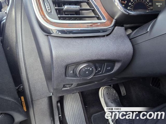 Lincoln Continental 2017 — photo 15